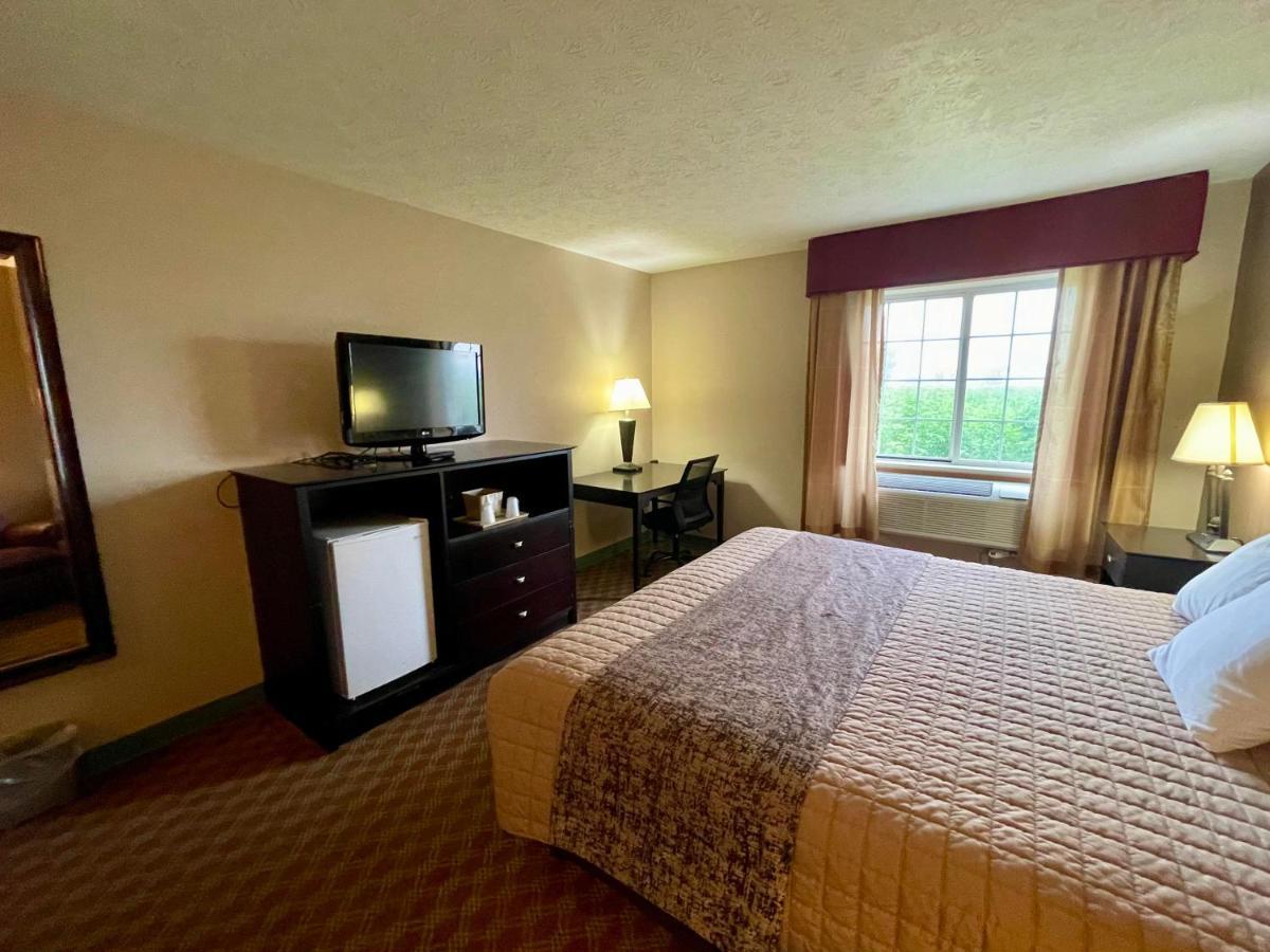 The Woodridge Inn Connersville Екстериор снимка