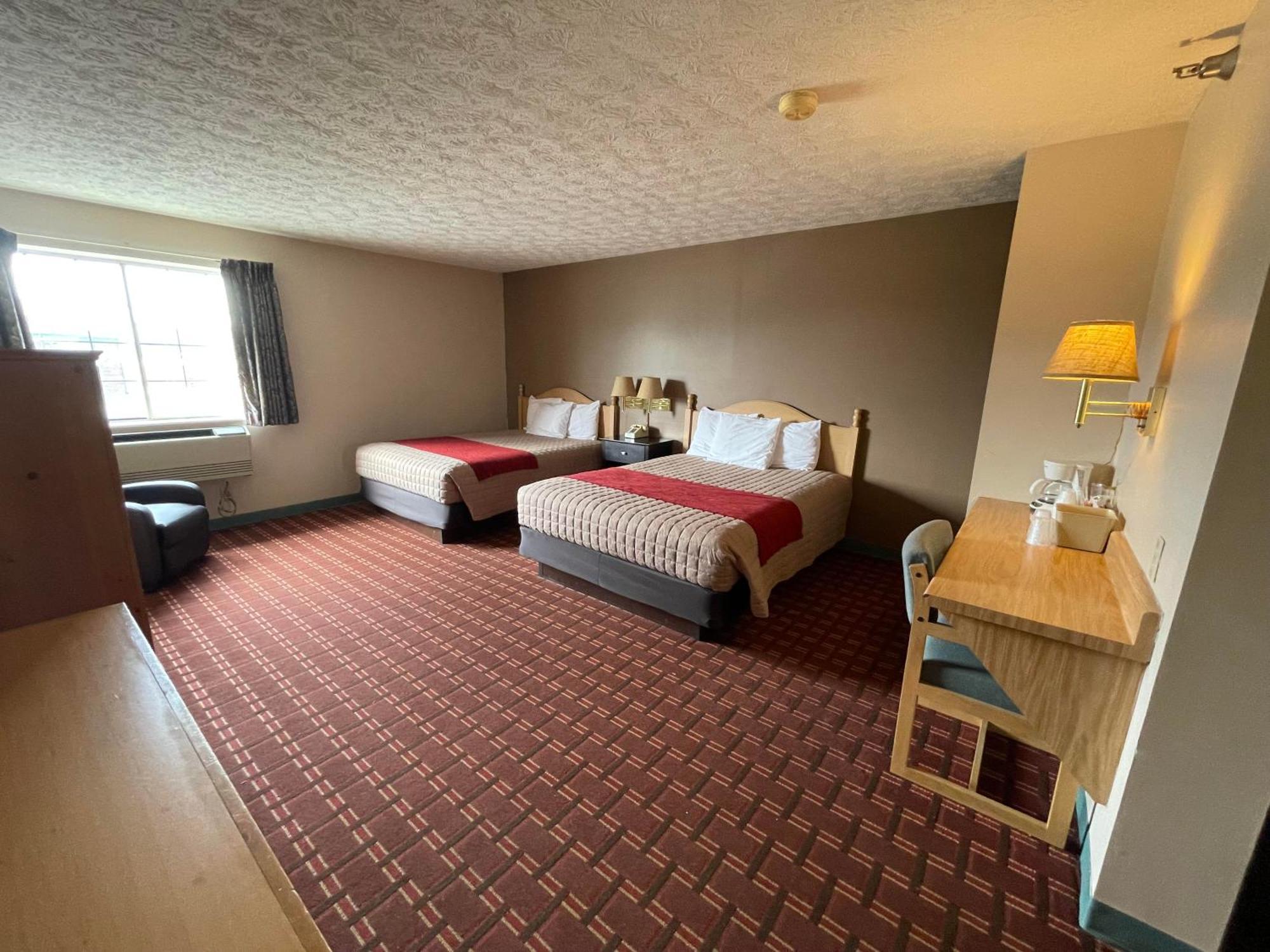 The Woodridge Inn Connersville Екстериор снимка