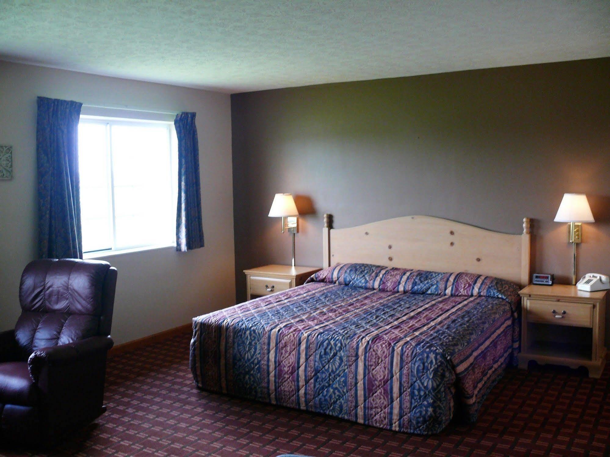 The Woodridge Inn Connersville Екстериор снимка