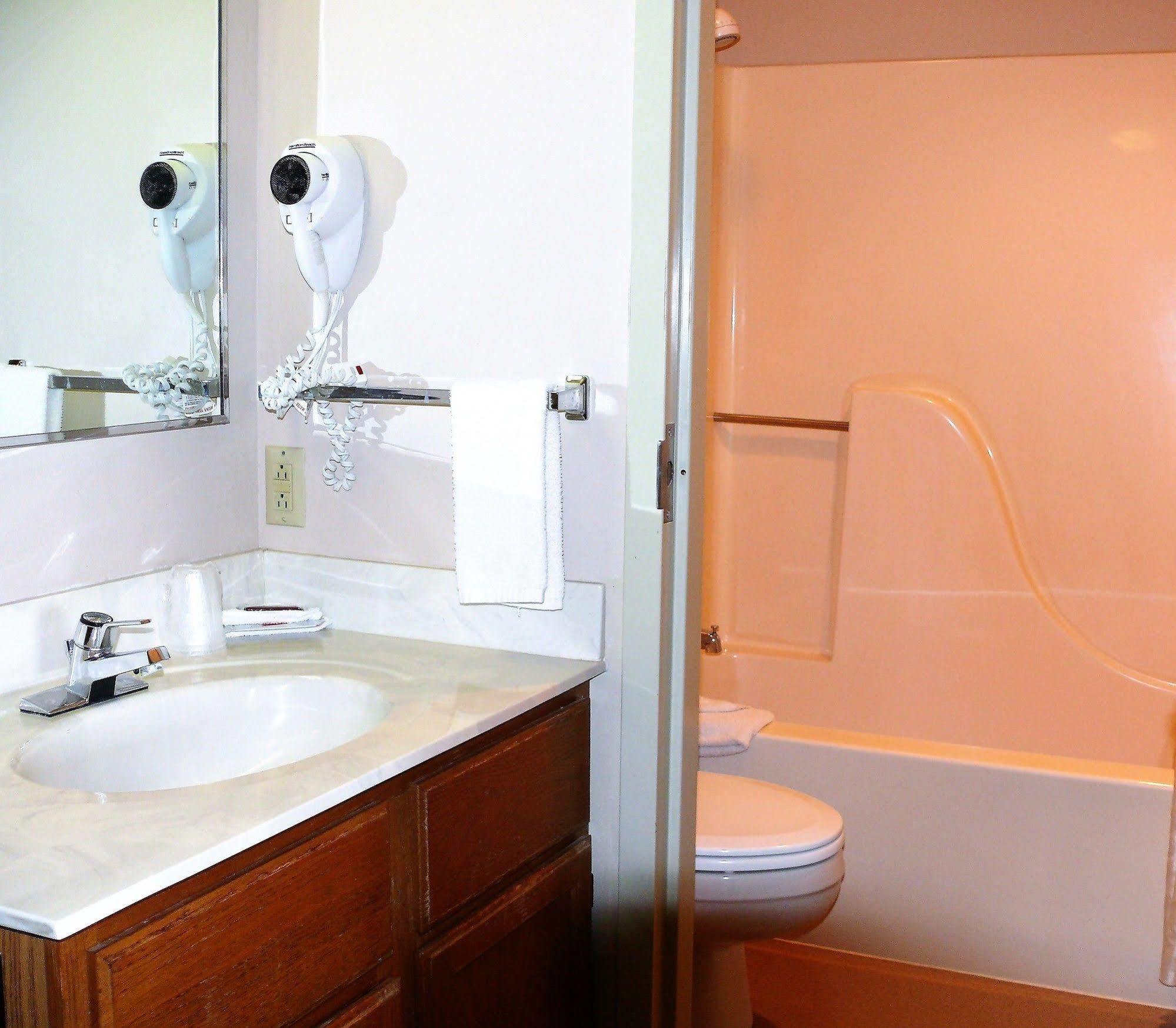 The Woodridge Inn Connersville Екстериор снимка