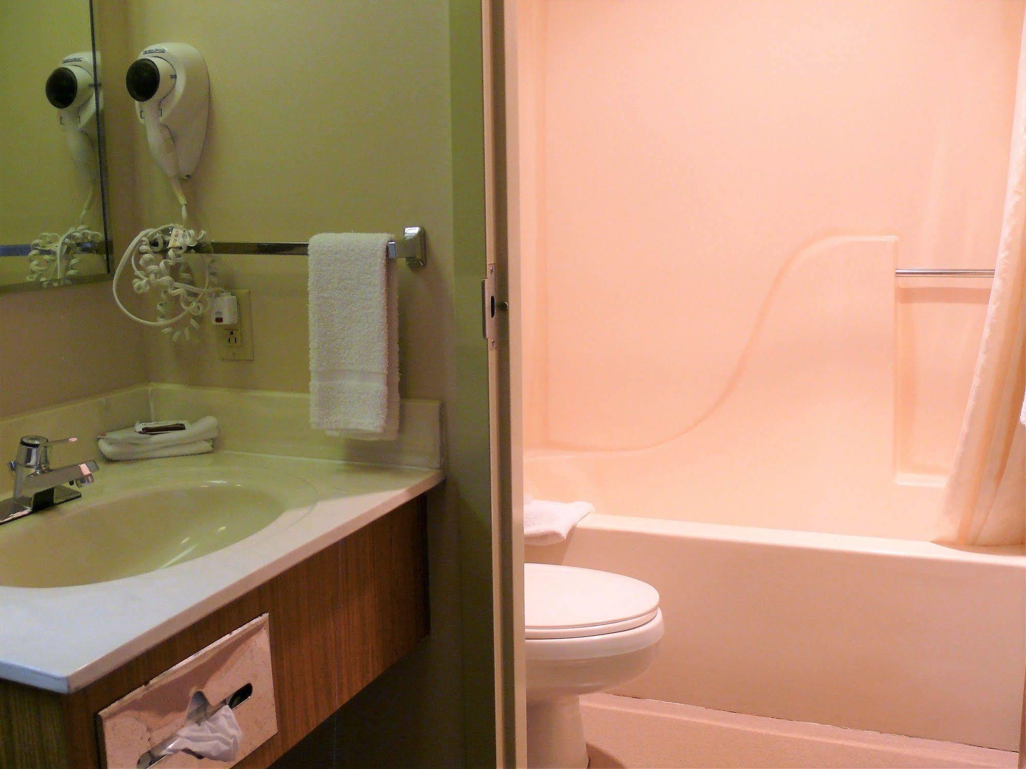 The Woodridge Inn Connersville Екстериор снимка