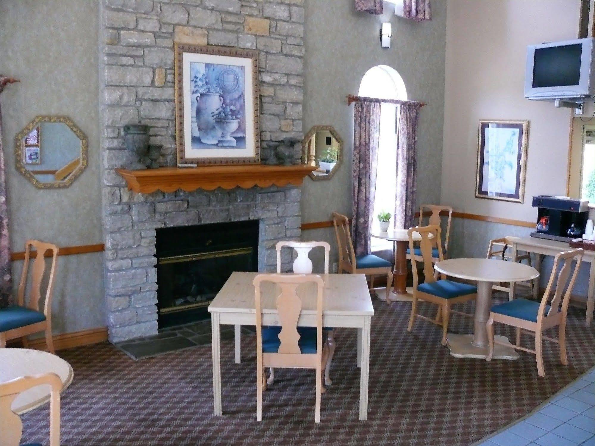 The Woodridge Inn Connersville Екстериор снимка